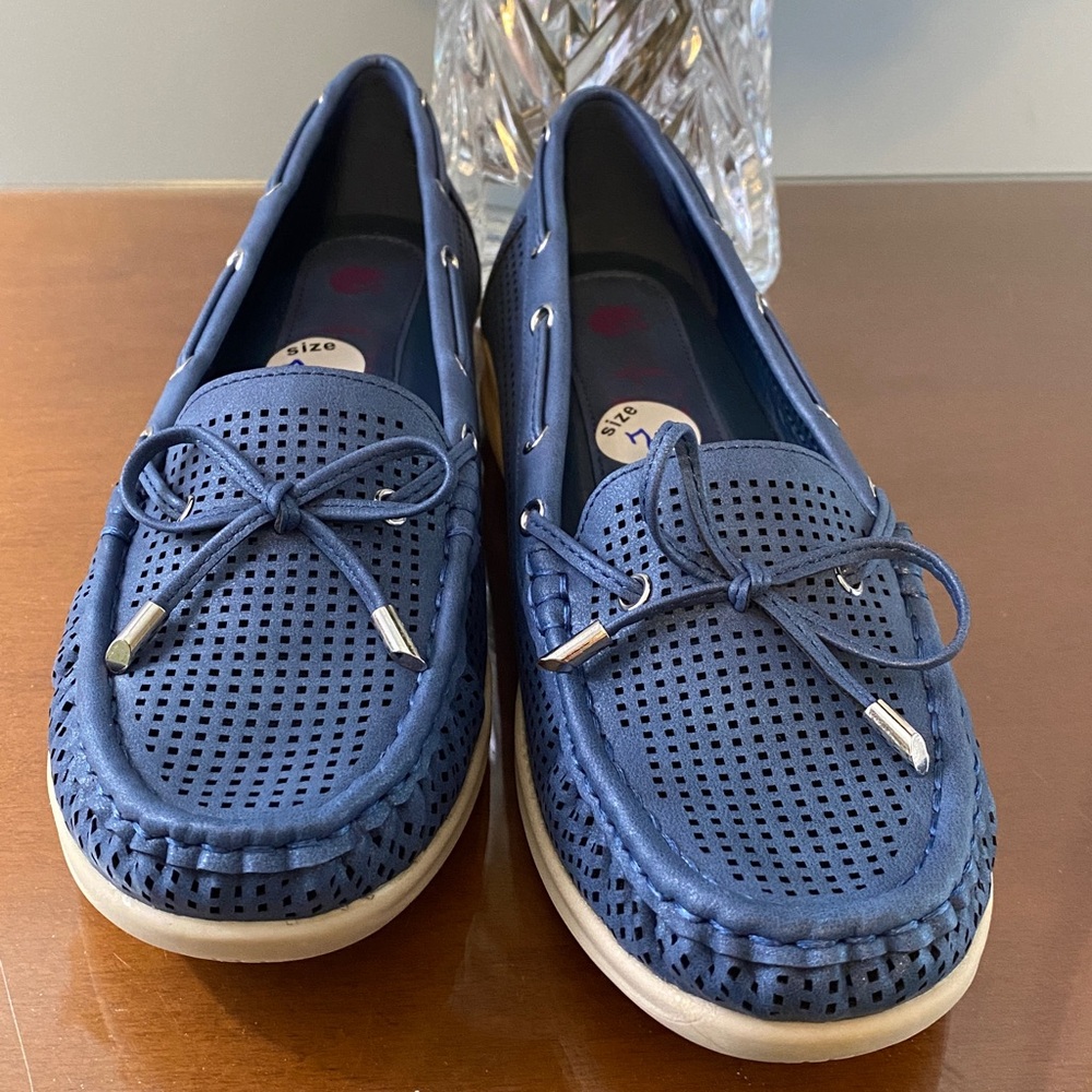 Gloria Vanderbilt shoes bow tie tassel flat wedge boat loafer slip on new blue